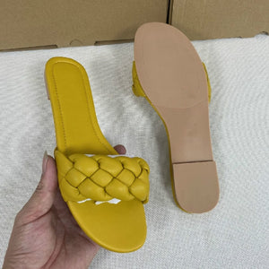 Summer Sandals New 2021 Flat Bottom Fashion Women Slides Big Size 36-41 Slip on Sandals Woman Outside Beach Flat Designer Shoes