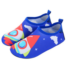 Load image into Gallery viewer, Kids Beach Summer Outdoor Wading Shoes Swimming Surf Sea Slippers Quick-Dry Aqua Shoes Boys Girls Soft foldable Water Shoes