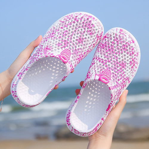 2021 Womens Casual Clogs Breathable Beach Sandals Valentine Slippers Summer Slip On Women Flip Flops Shoes Home Shoes For Unisex